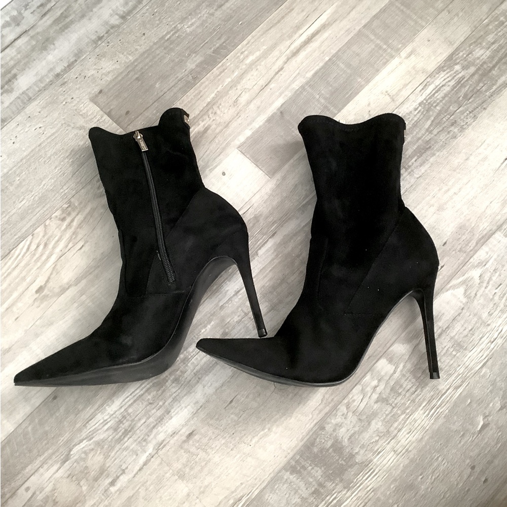 GUESS Frita Ankle Boot in black